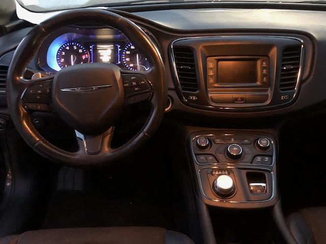 2015 Chrysler 200 - Image 11
