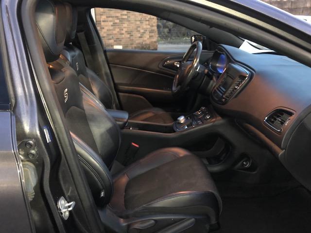 2015 Chrysler 200 - Image 15