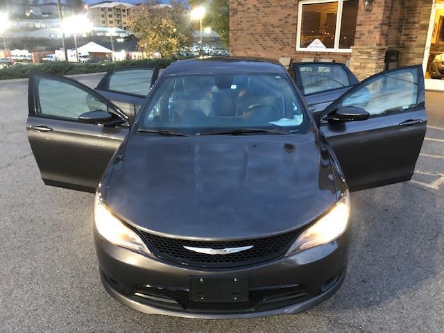 2015 Chrysler 200 - Image 17