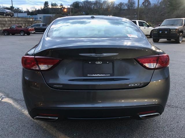 2015 Chrysler 200 - Image 4