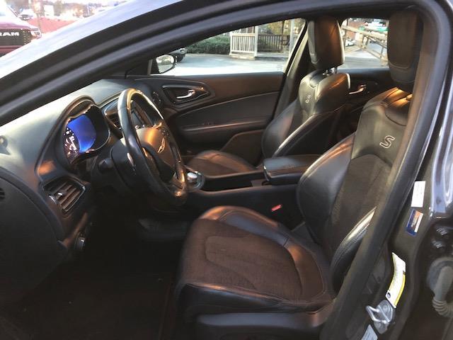 2015 Chrysler 200 - Image 9