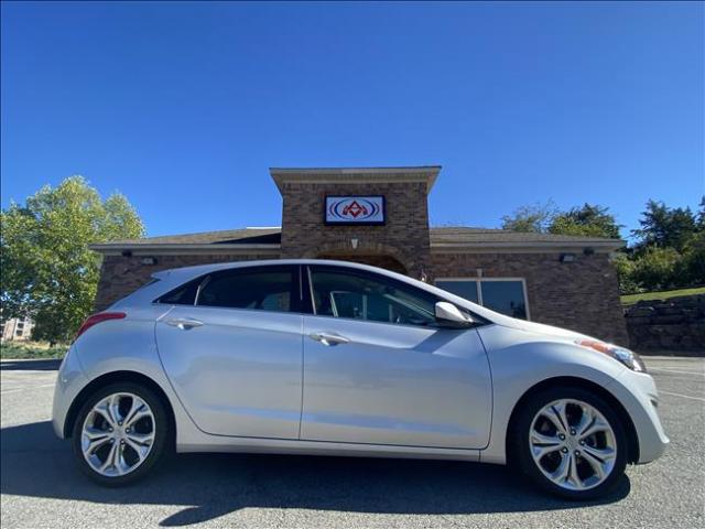 2013 Hyundai Elantra - Image 2