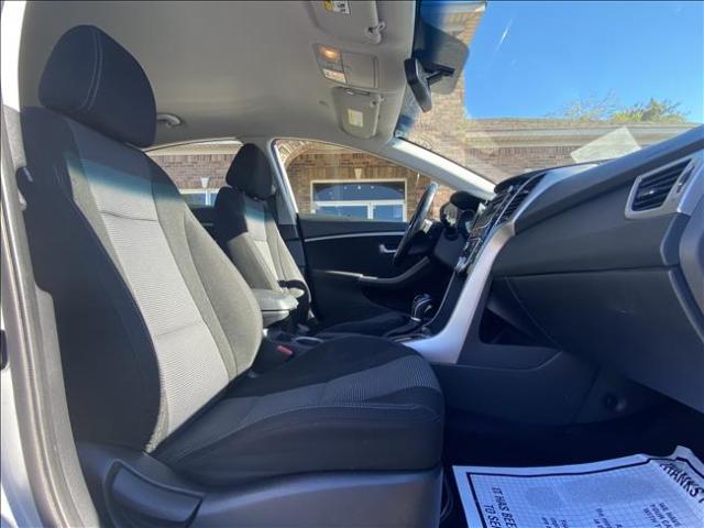 2013 Hyundai Elantra - Image 16