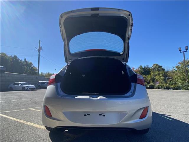 2013 Hyundai Elantra - Image 22