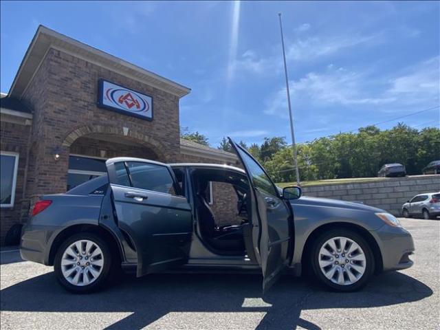 2012 Chrysler 200 - Image 18