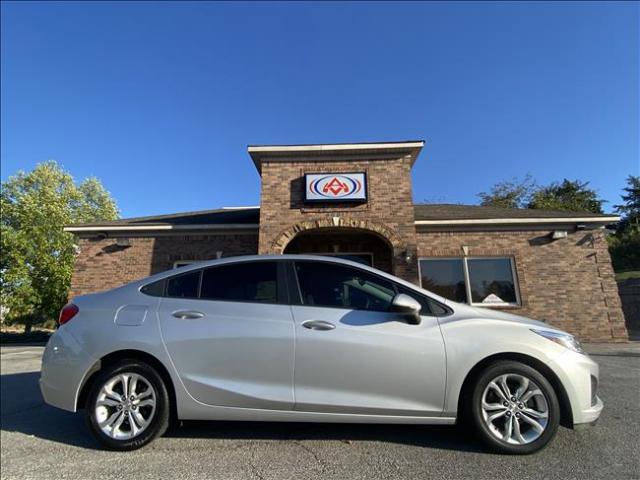 2019 Chevrolet Cruze - Image 2