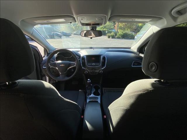 2019 Chevrolet Cruze - Image 12