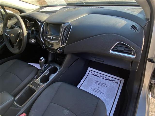 2019 Chevrolet Cruze - Image 13