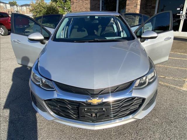 2019 Chevrolet Cruze - Image 18
