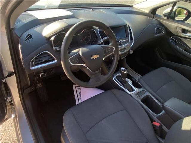 2019 Chevrolet Cruze - Image 10