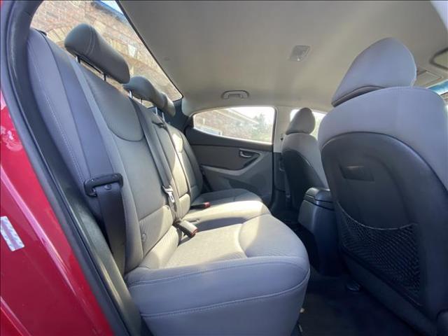 2015 Hyundai Elantra - Image 16