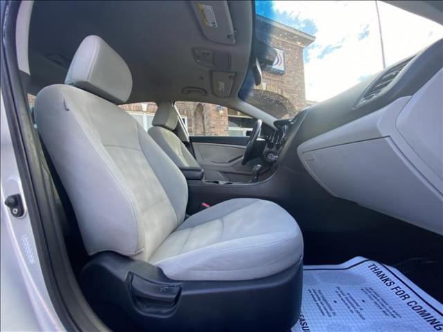 2012 Kia Optima - Image 16