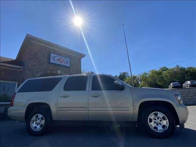 2012 Chevrolet Suburban 1500 - Image 2