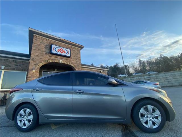 2016 Hyundai Elantra - Image 2