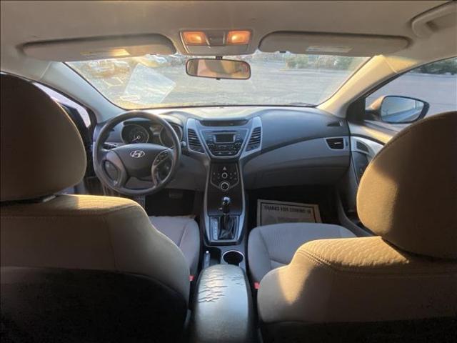 2016 Hyundai Elantra - Image 11
