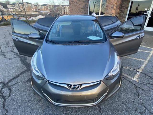 2016 Hyundai Elantra - Image 16