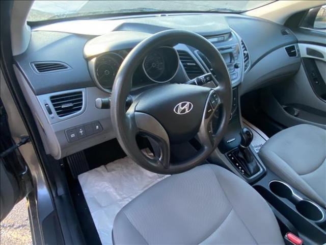 2016 Hyundai Elantra - Image 10