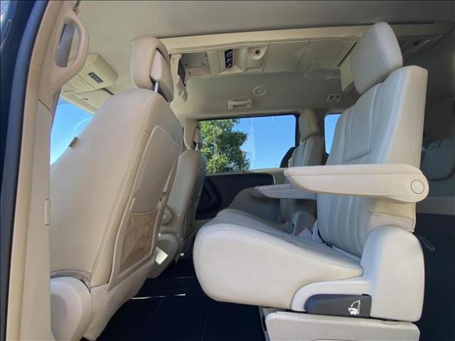2012 Chrysler Town & Country - Image 11