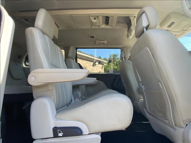 2012 Chrysler Town & Country - Image 12