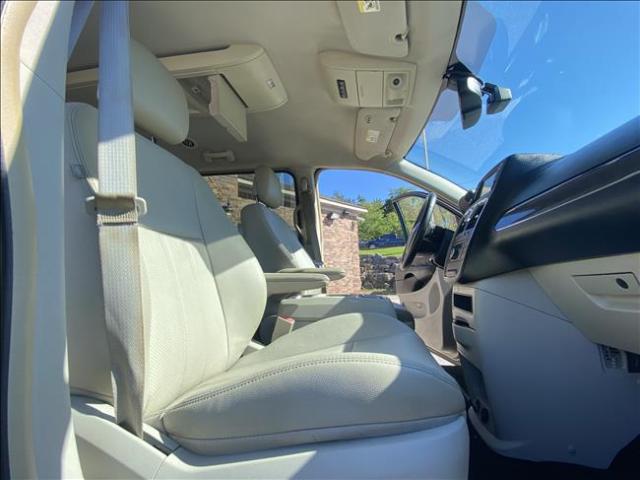 2012 Chrysler Town & Country - Image 13