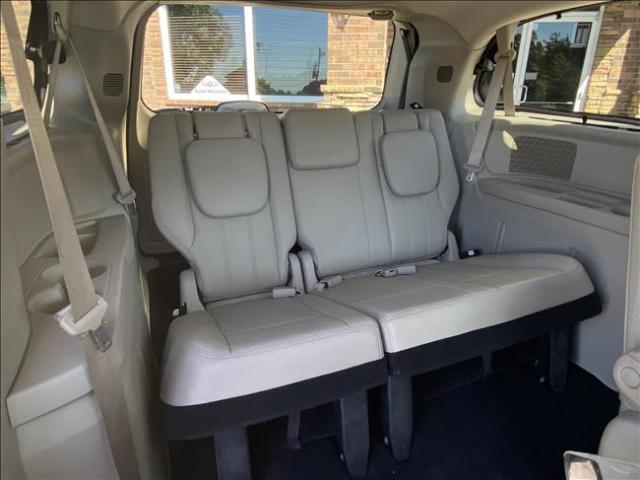 2012 Chrysler Town & Country - Image 16