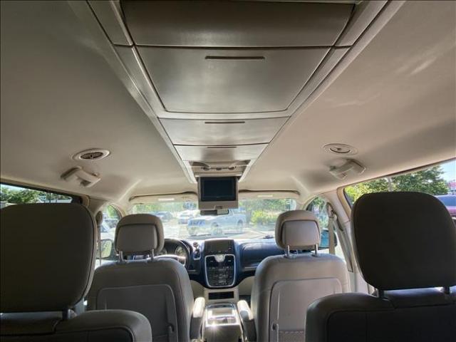 2012 Chrysler Town & Country - Image 17