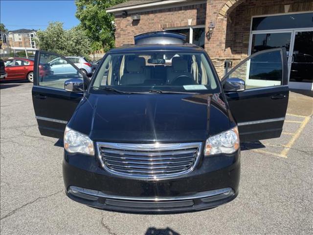 2012 Chrysler Town & Country - Image 19