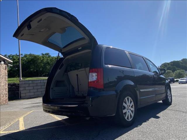 2012 Chrysler Town & Country - Image 21