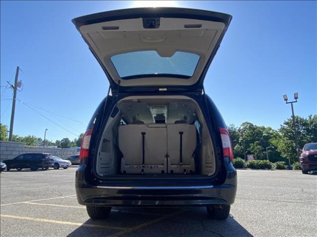 2012 Chrysler Town & Country - Image 22