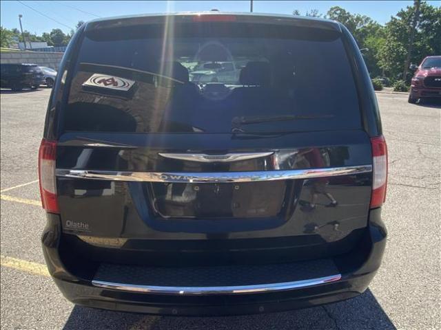 2012 Chrysler Town & Country - Image 4