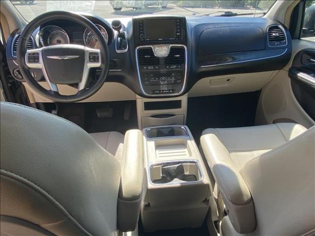 2012 Chrysler Town & Country - Image 10