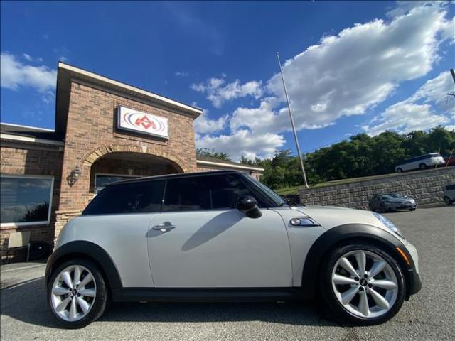 2011 MINI Hardtop - Image 2