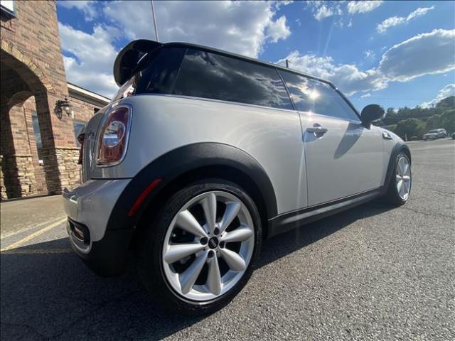 2011 MINI Hardtop - Image 3