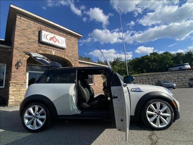 2011 MINI Hardtop - Image 21