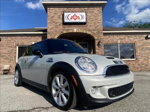 2011 MINI Hardtop at Auto Masters