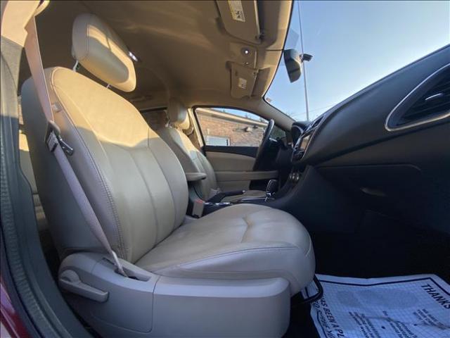 2011 Chrysler 200 - Image 16